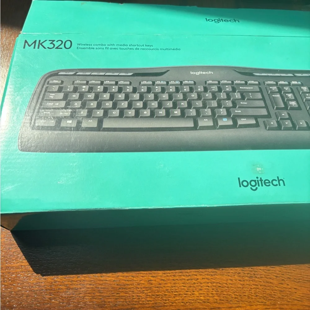 Logitech Wireless Keyboard and mouse MK320 new